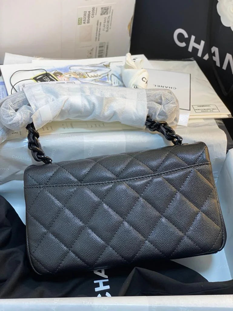 Small Flap Bag Black Q15372
