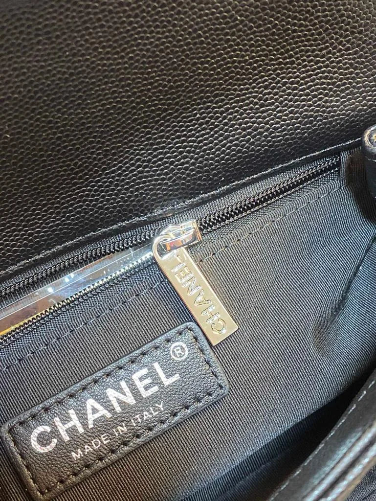 Small Flap Bag Black Q15372