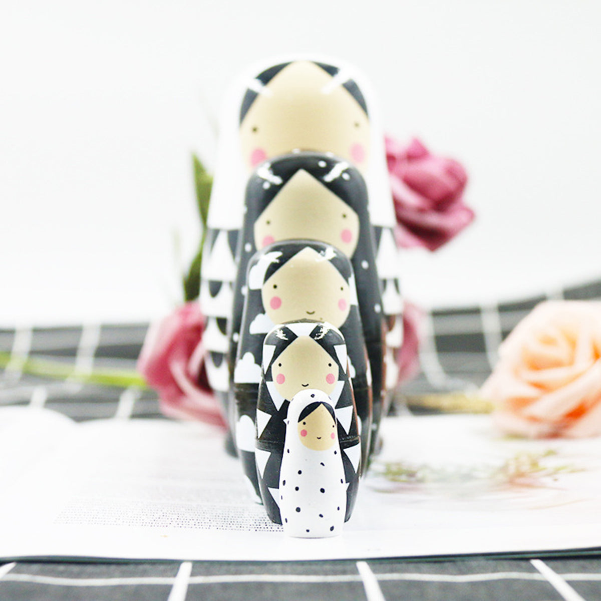 5Pcs Wooden Matryoshka Dolls J741519