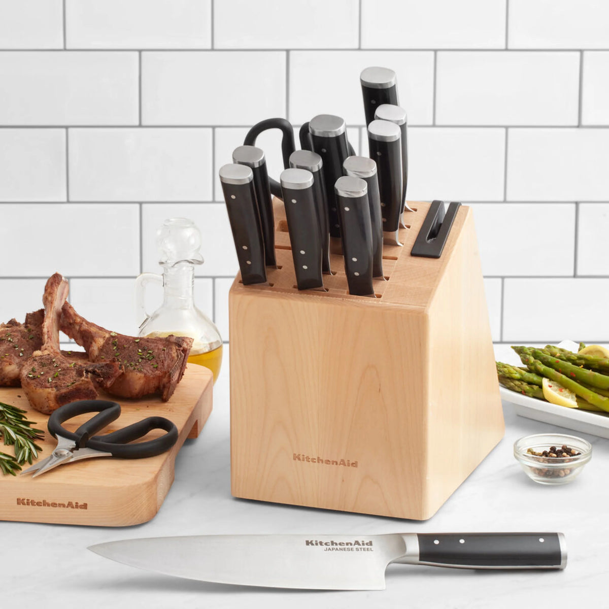 14-piece Forged Knife Block Set with Built-In Sharpener O65119