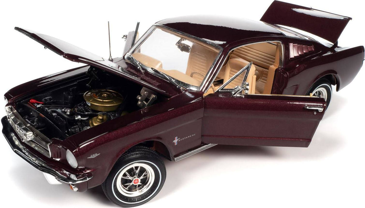 1:18 Scale 1965 Ford Mustang 2+2 Diecast Model B432253