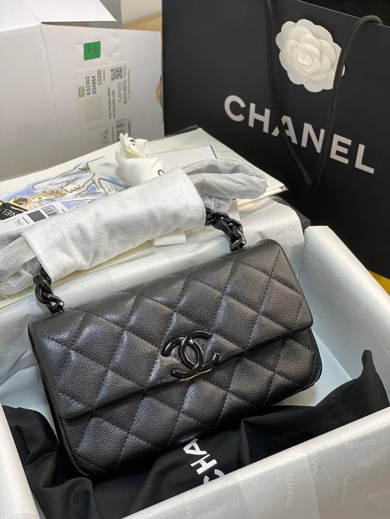 Small Flap Bag Black Q15372