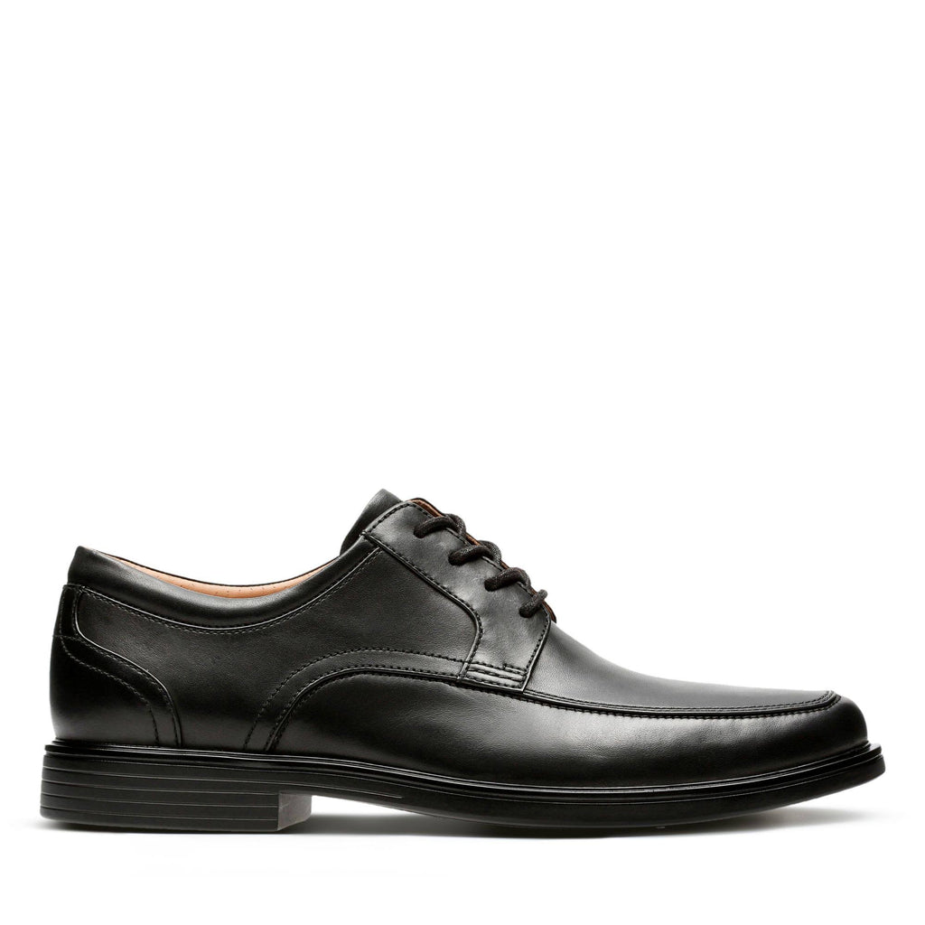 Black Leather Clarks Shoes H8626